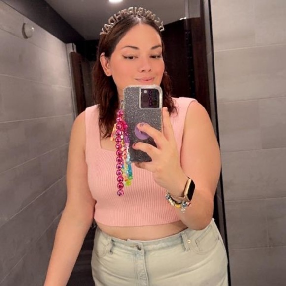 Meet your Posher, Alejandra - Picture 1 of 1